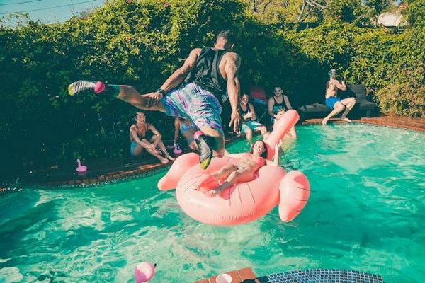 Quelques astuces pour un aménagement piscine extérieure idéal